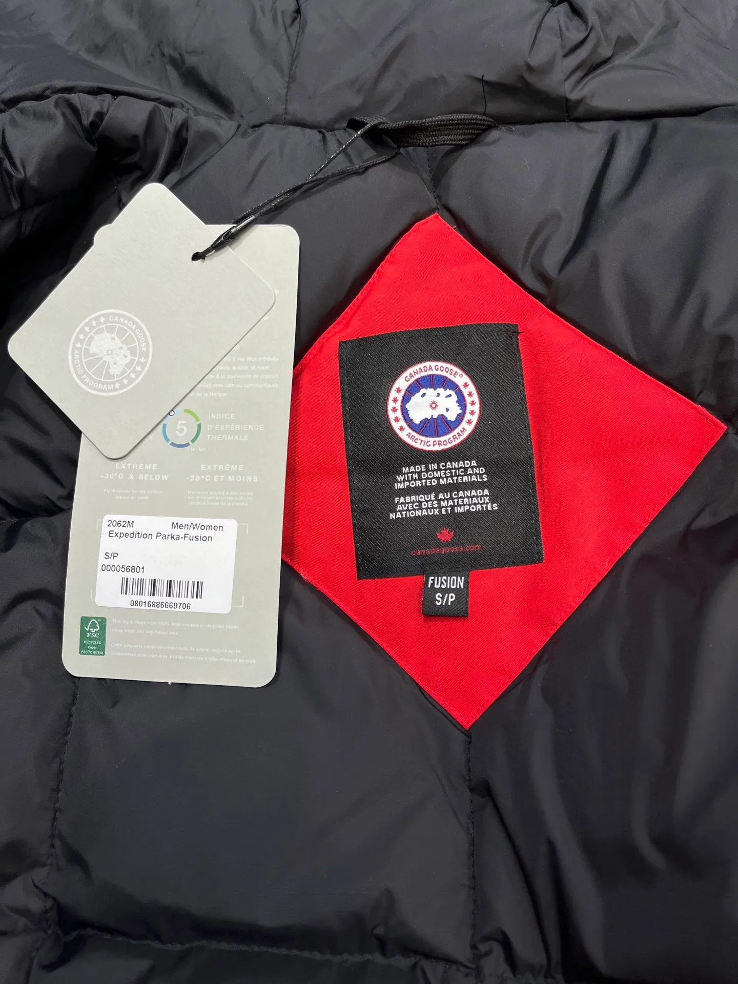 P840 𝘾𝘼𝙉𝘼𝘿𝘼 𝙂𝙊𝙊𝙎𝙀Big Goose 13# The design of Big Goose 13 is simple and elegant, a little longer than the 08 model, more suitable for men and suitable for business people. This down jacket is popular for its simple design, which is not only practical but also has a certain sense of fashion. In terms of applicability, the Daye 13 model provides good thermal insulation performance. Its thermal insulation coefficient is level 5, which can provide enough warmth and is suitable for wearing in cold environments. In addition, the Daye 13 model also has a high cost performance. Compared with other models, it provides a better balance between price and performance, making it more competitive in the market.  size：xs-xxl